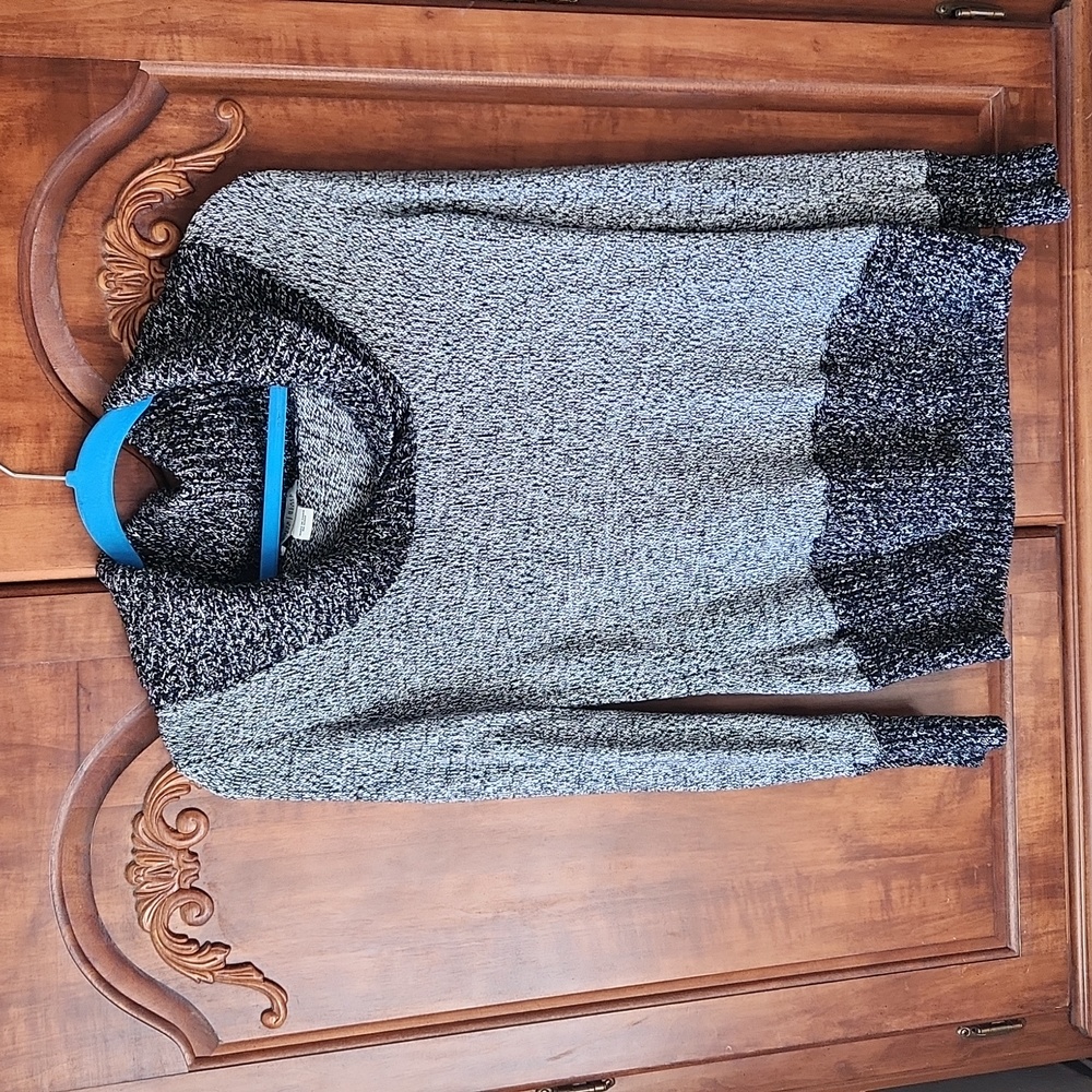 Super soft silver and black sweater